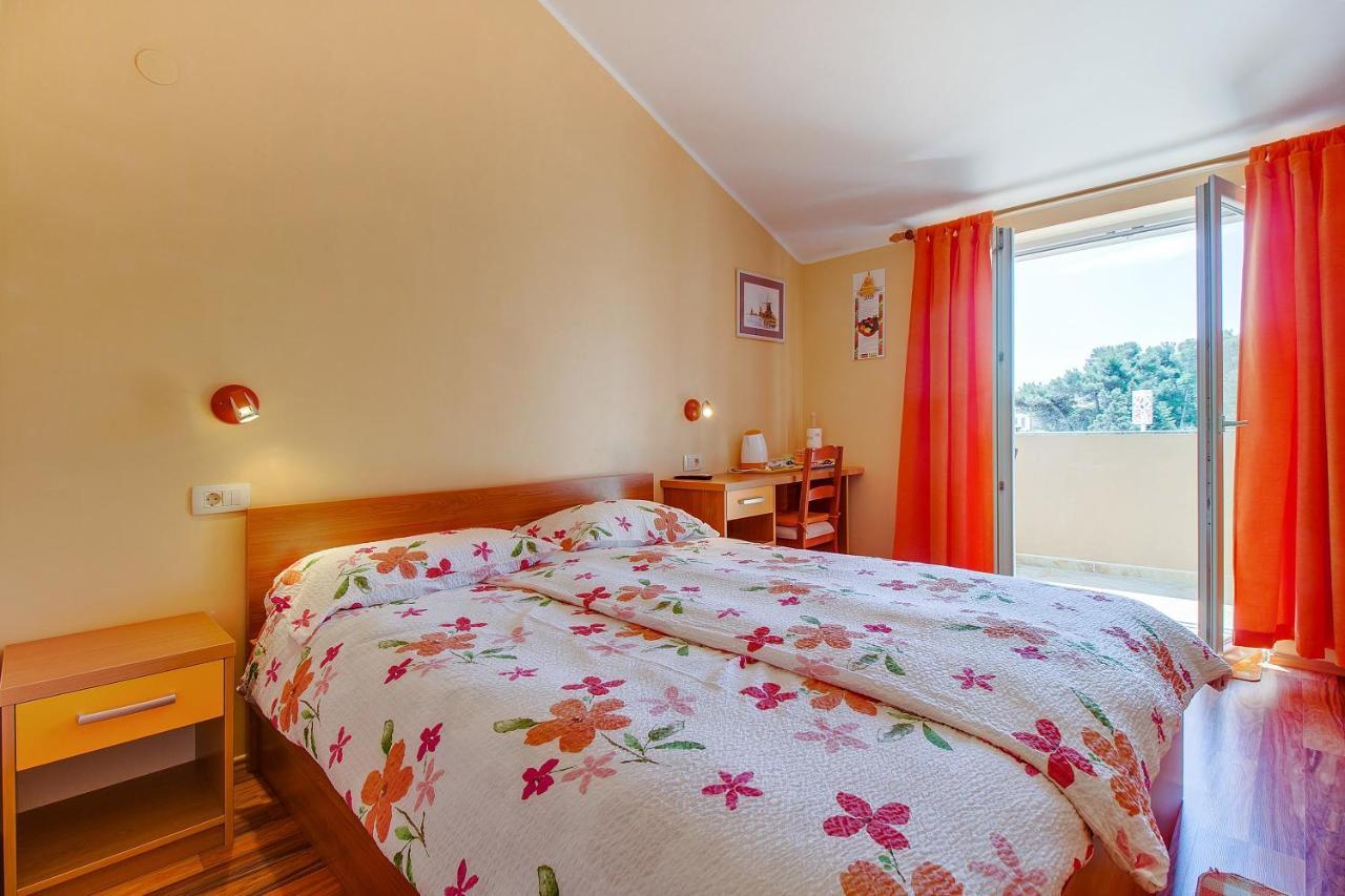 Apartments And Rooms By The Sea Nerezine, Losinj - 11815 Eksteriør bilde