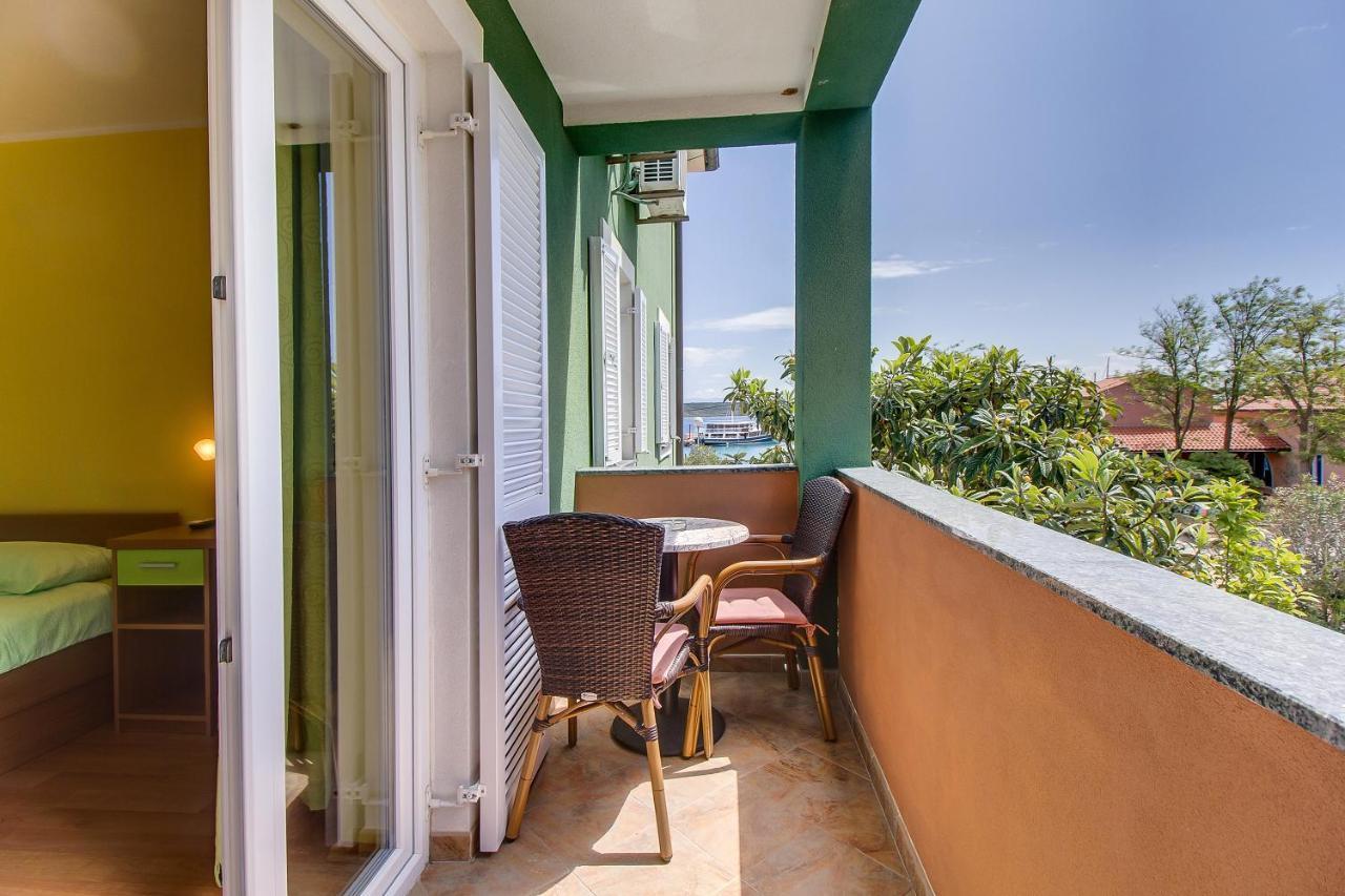 Apartments And Rooms By The Sea Nerezine, Losinj - 11815 Eksteriør bilde