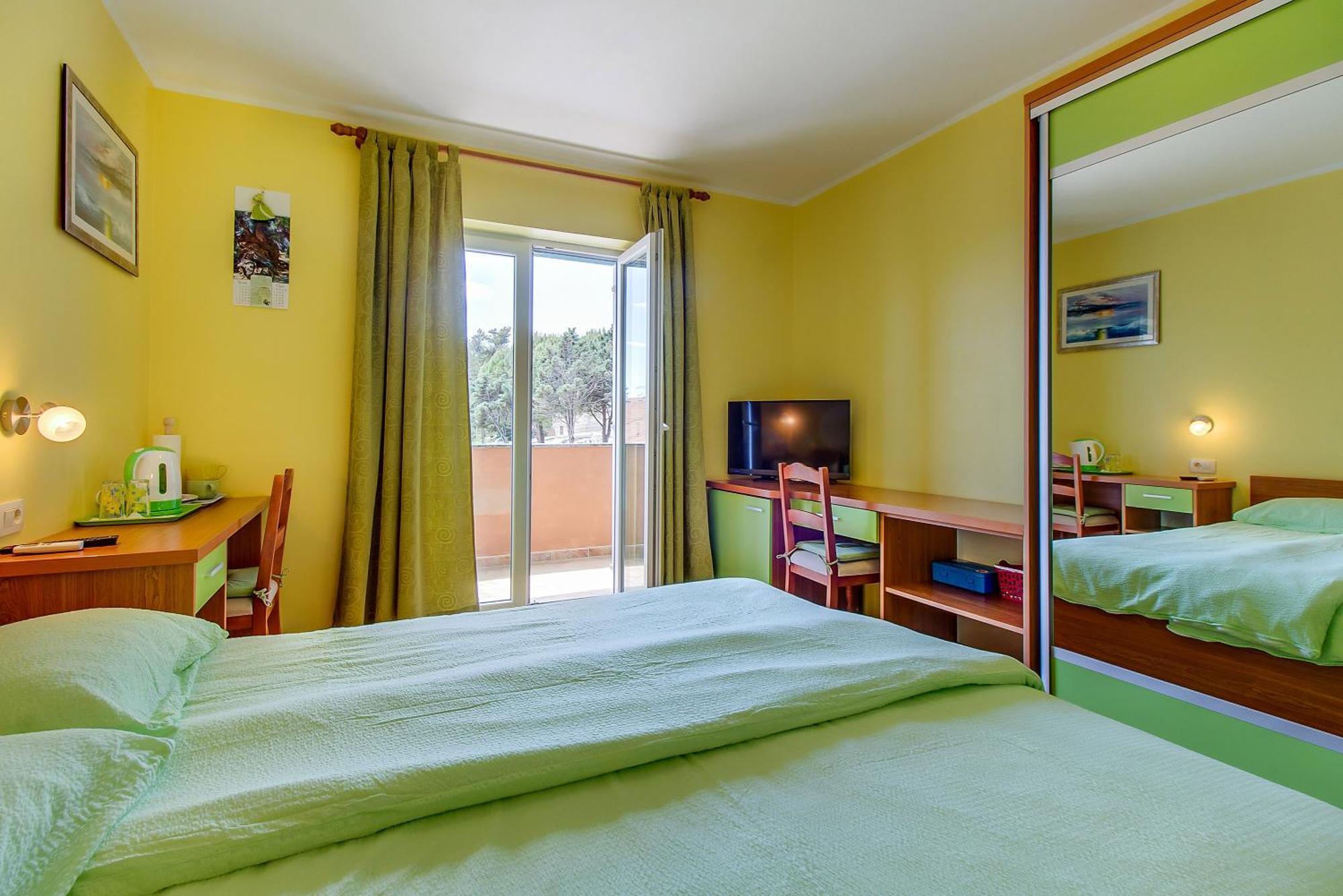 Apartments And Rooms By The Sea Nerezine, Losinj - 11815 Rom bilde