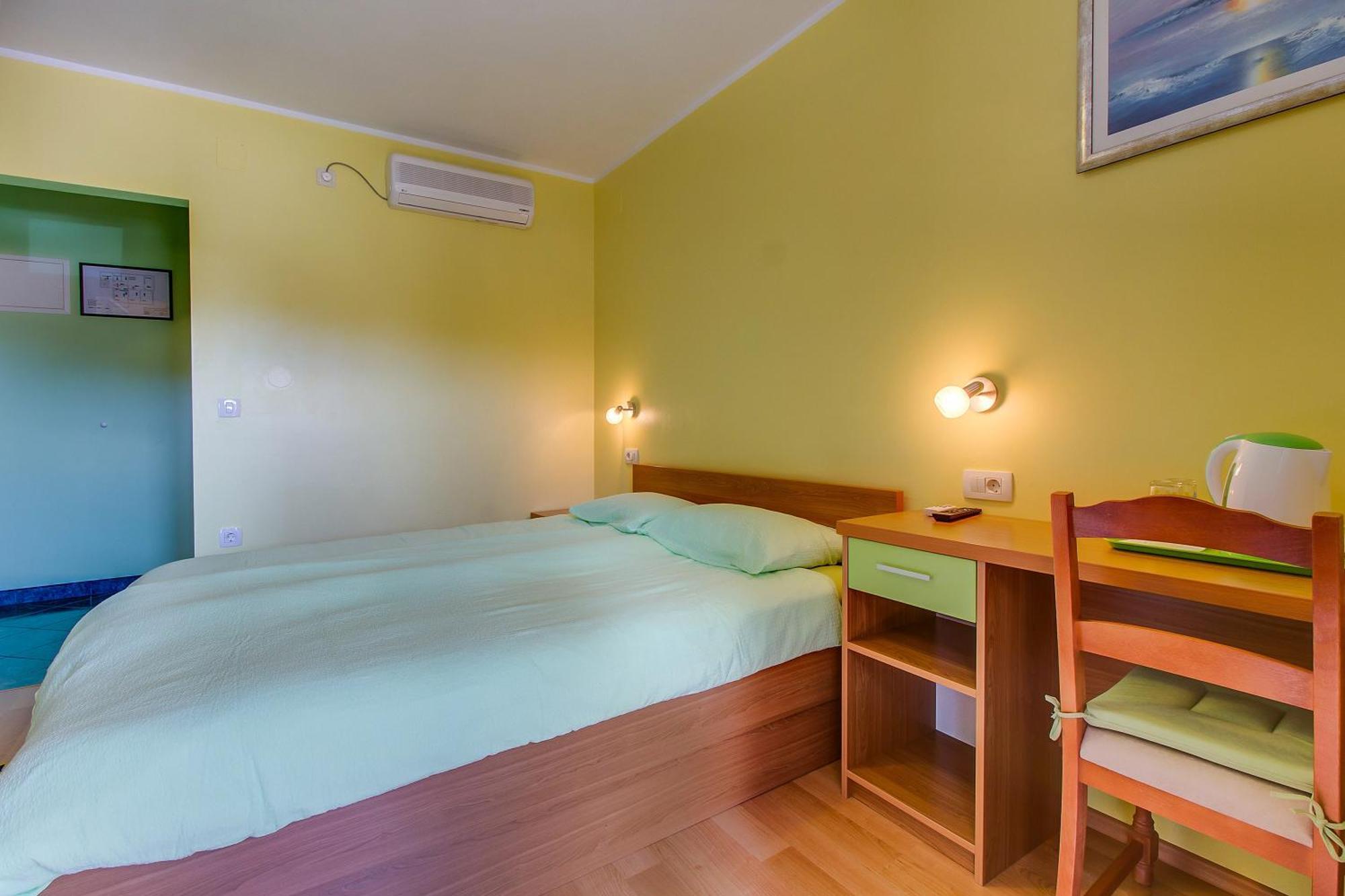 Apartments And Rooms By The Sea Nerezine, Losinj - 11815 Rom bilde